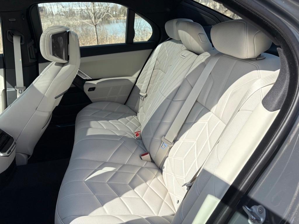 new 2025 BMW 760 car, priced at $132,485