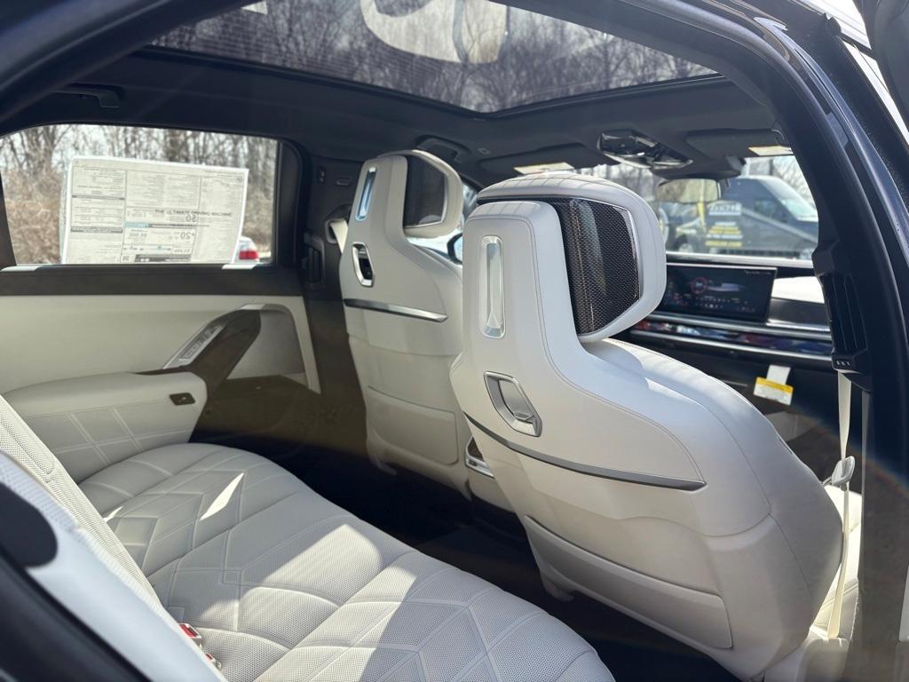 new 2025 BMW 760 car, priced at $132,485