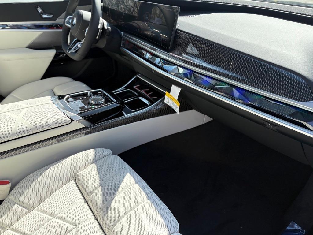 new 2025 BMW 760 car, priced at $132,485