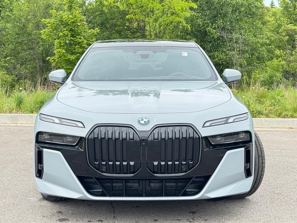 new 2025 BMW 760 car, priced at $129,225