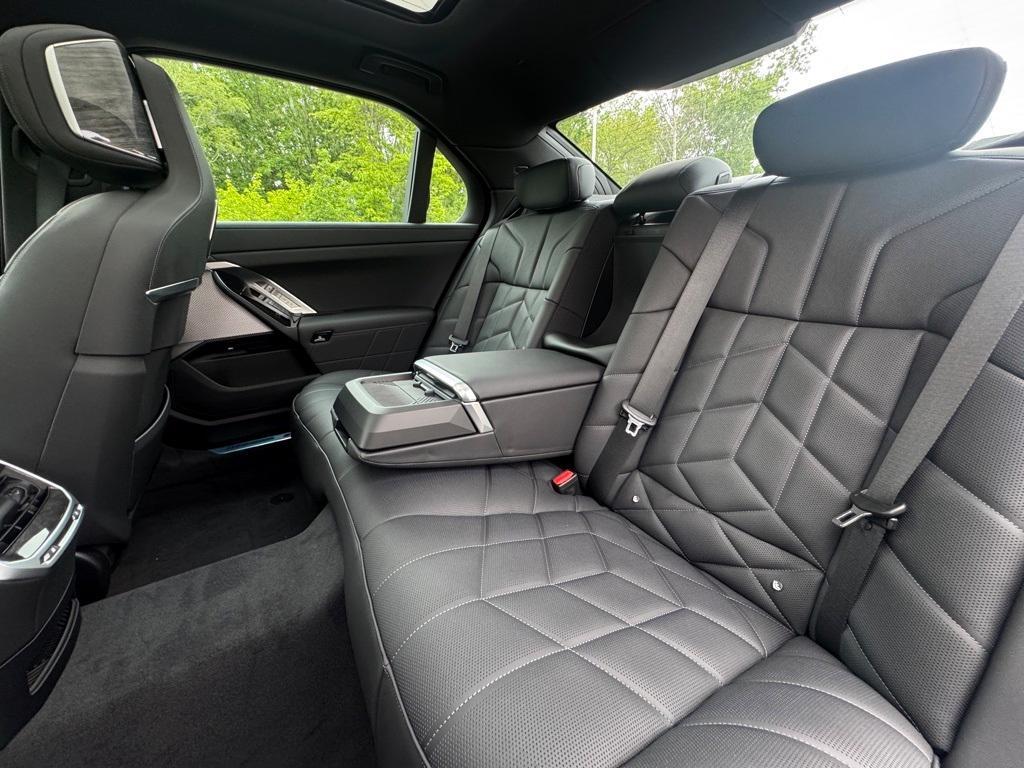 new 2025 BMW 760 car, priced at $129,225
