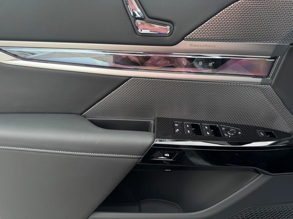 new 2025 BMW 760 car, priced at $129,225