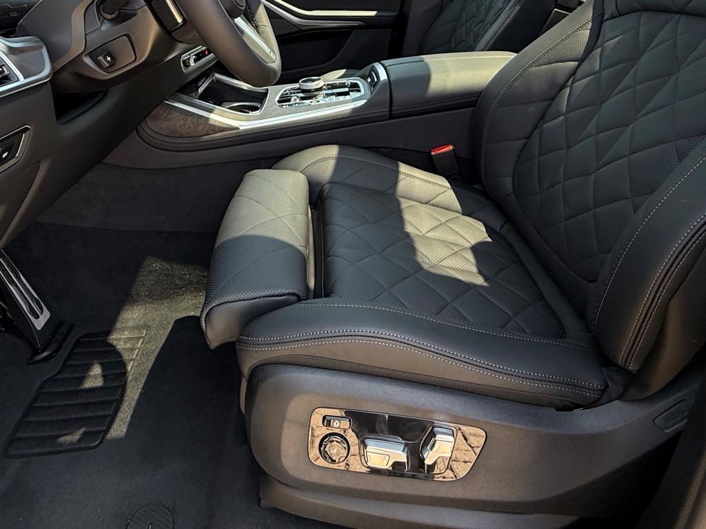 new 2026 BMW X7 car, priced at $99,175