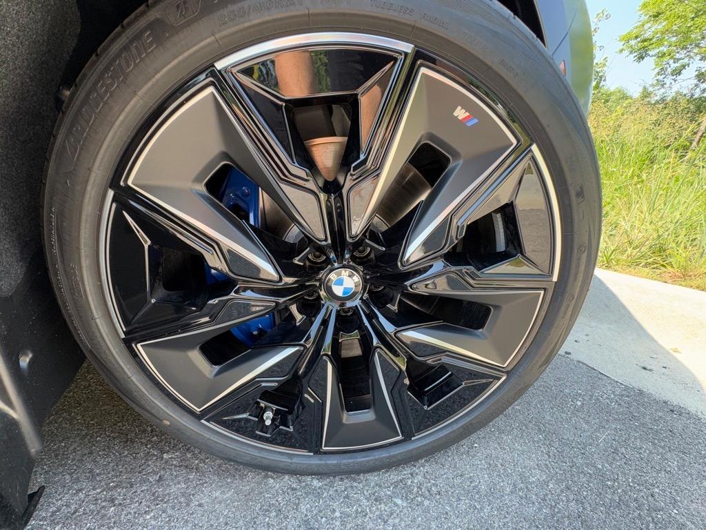 new 2025 BMW 760 car, priced at $137,930
