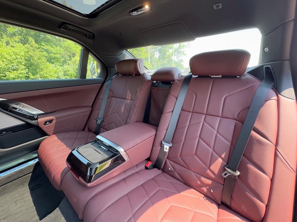 new 2025 BMW 760 car, priced at $137,930