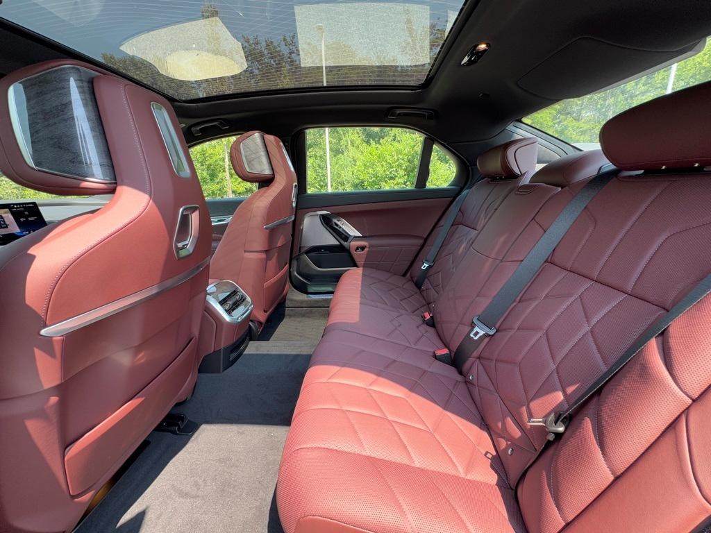 new 2025 BMW 760 car, priced at $137,930