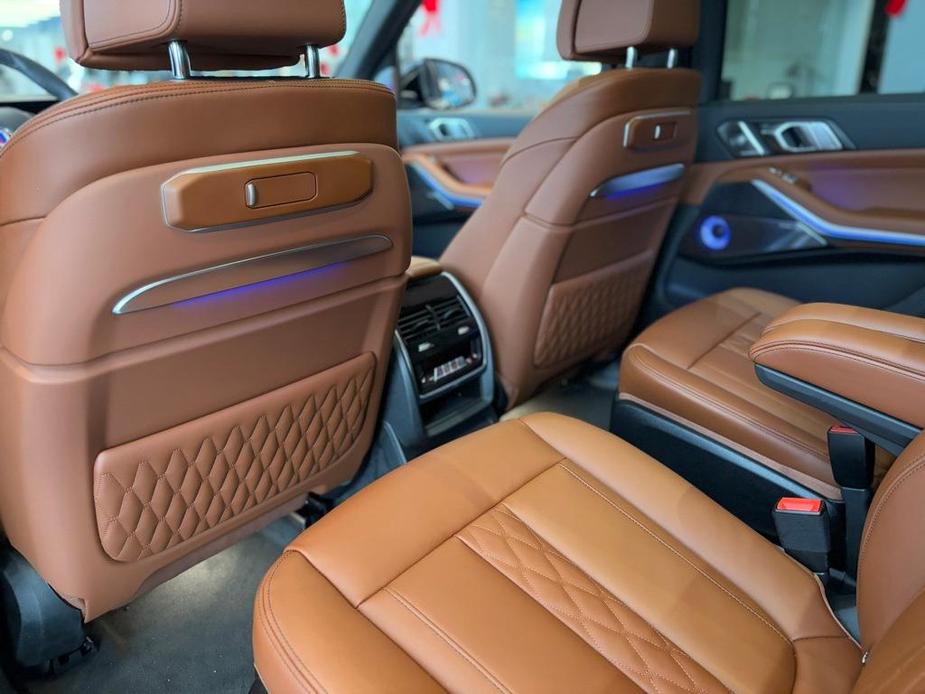 new 2025 BMW X7 car, priced at $161,645