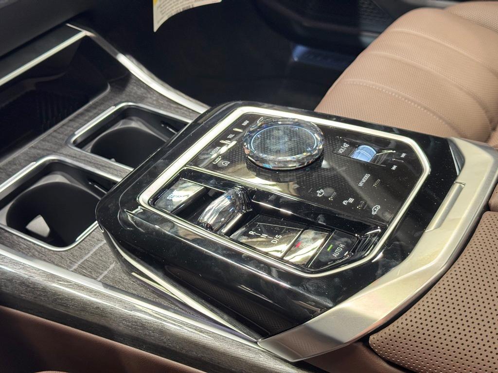 new 2025 BMW 760 car, priced at $128,680