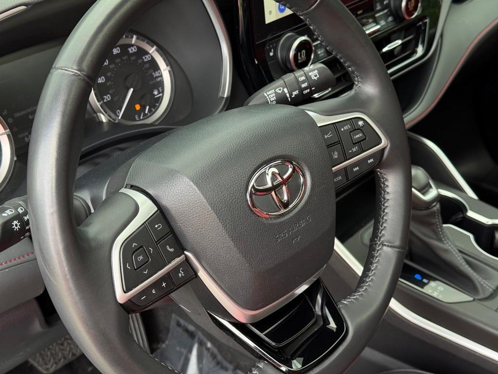 used 2023 Toyota Highlander car, priced at $37,899