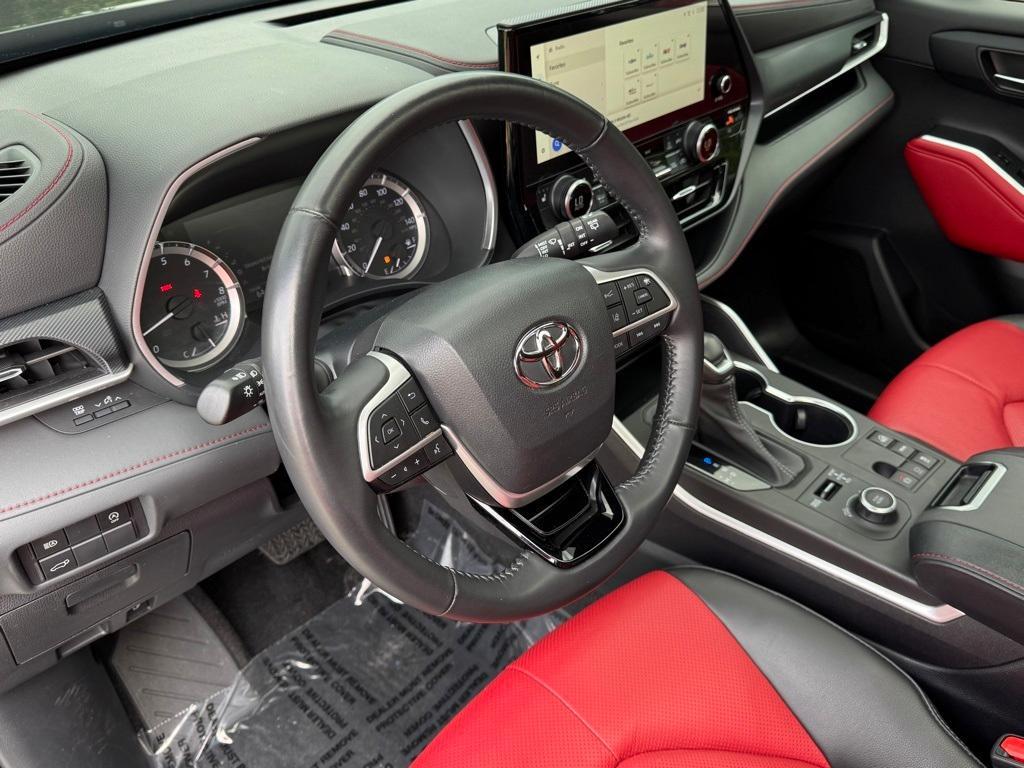 used 2023 Toyota Highlander car, priced at $37,899