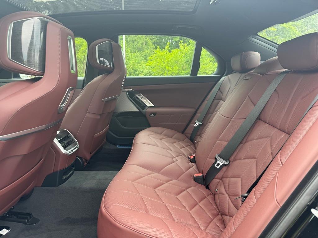 new 2025 BMW 760 car, priced at $132,475