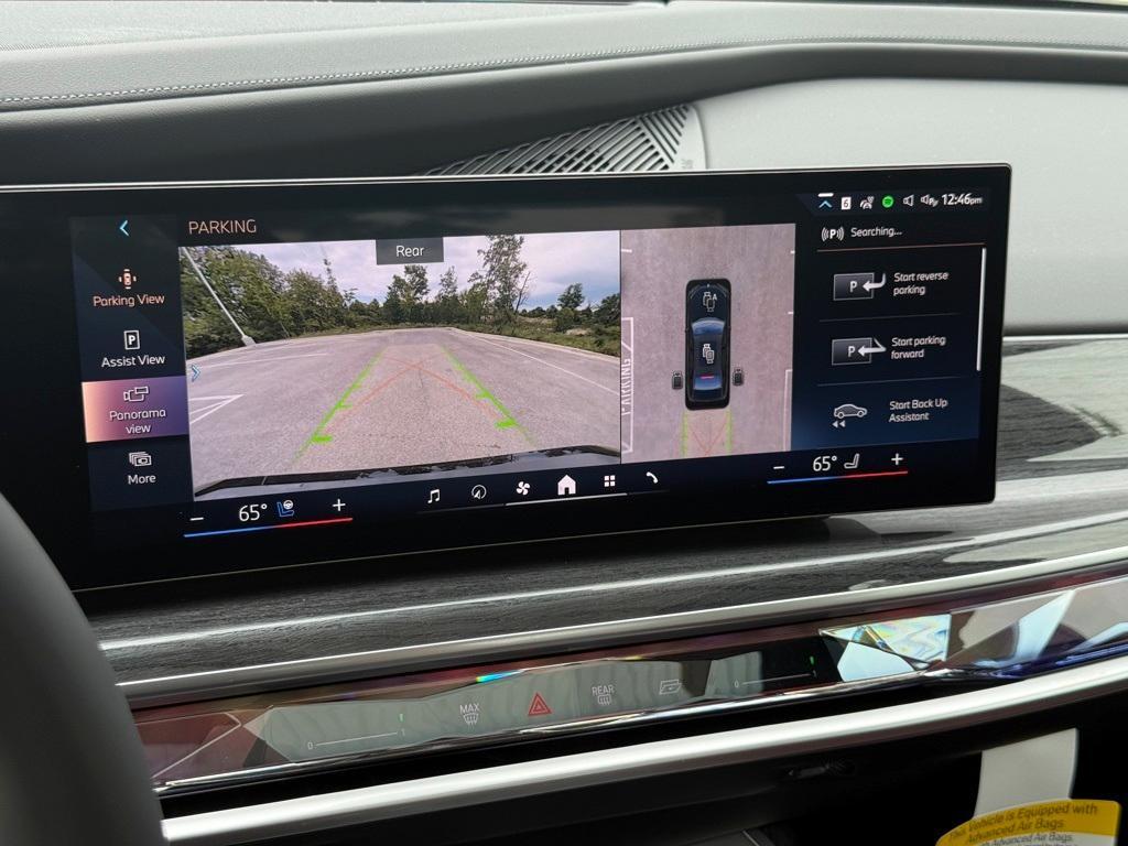 new 2025 BMW 760 car, priced at $132,475
