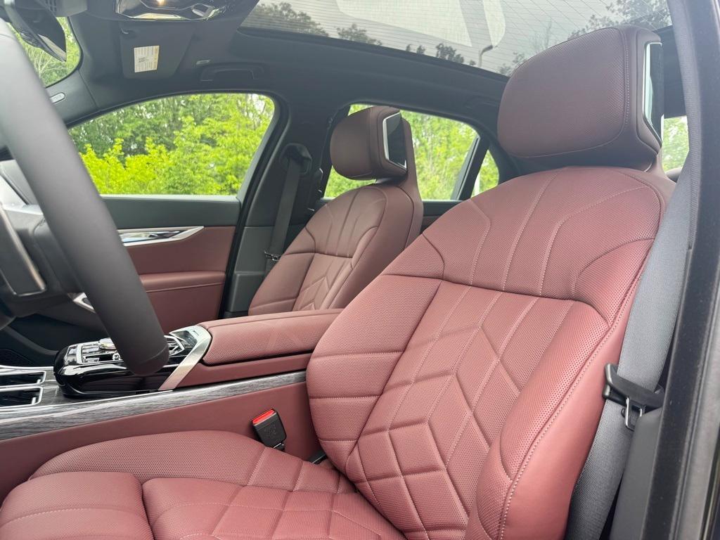 new 2025 BMW 760 car, priced at $132,475