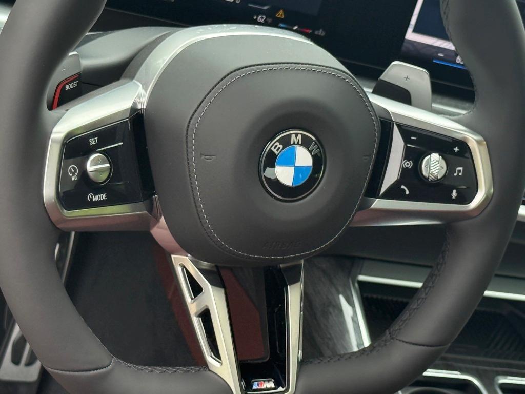 new 2025 BMW 760 car, priced at $132,475