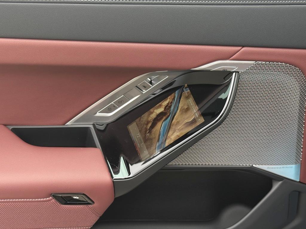 new 2025 BMW 760 car, priced at $132,475