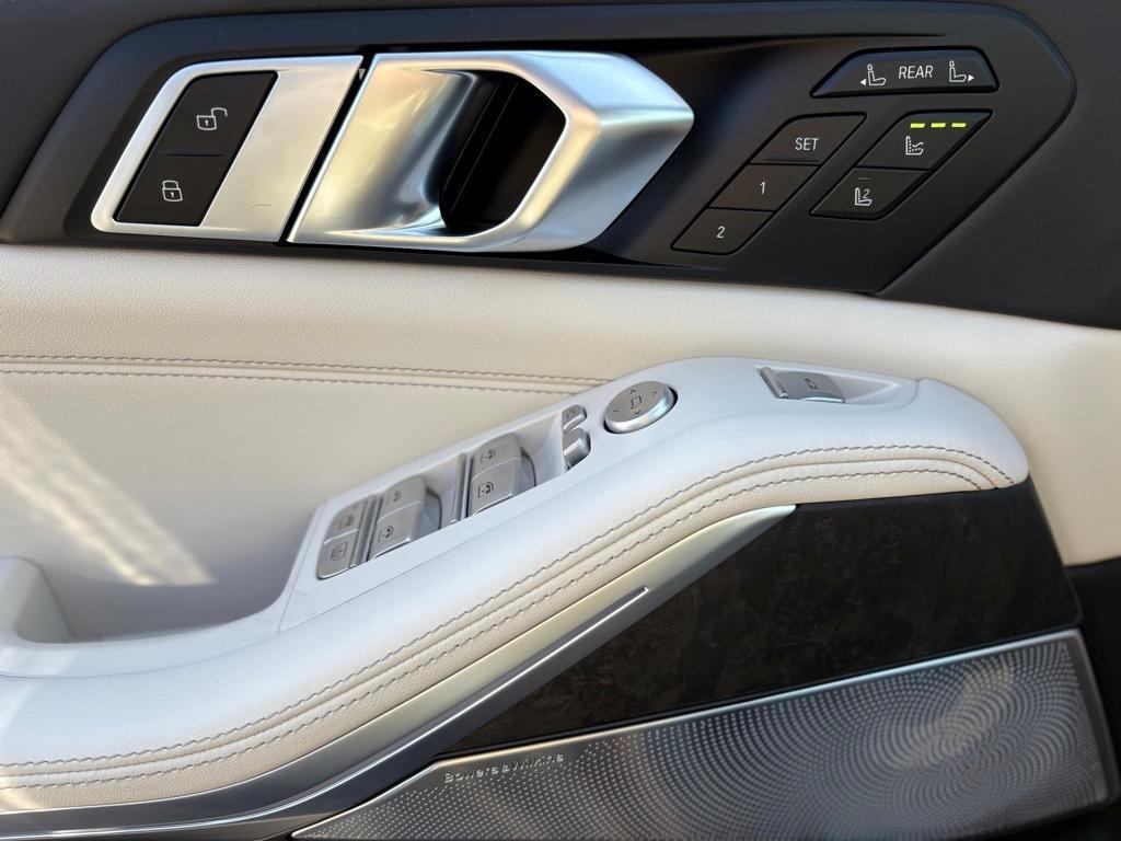 new 2025 BMW X7 car, priced at $126,975