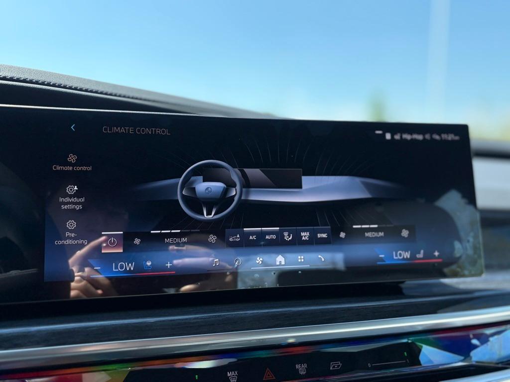new 2025 BMW 760 car, priced at $133,105