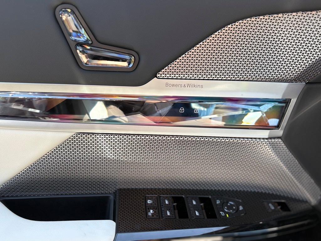 new 2025 BMW 760 car, priced at $133,105