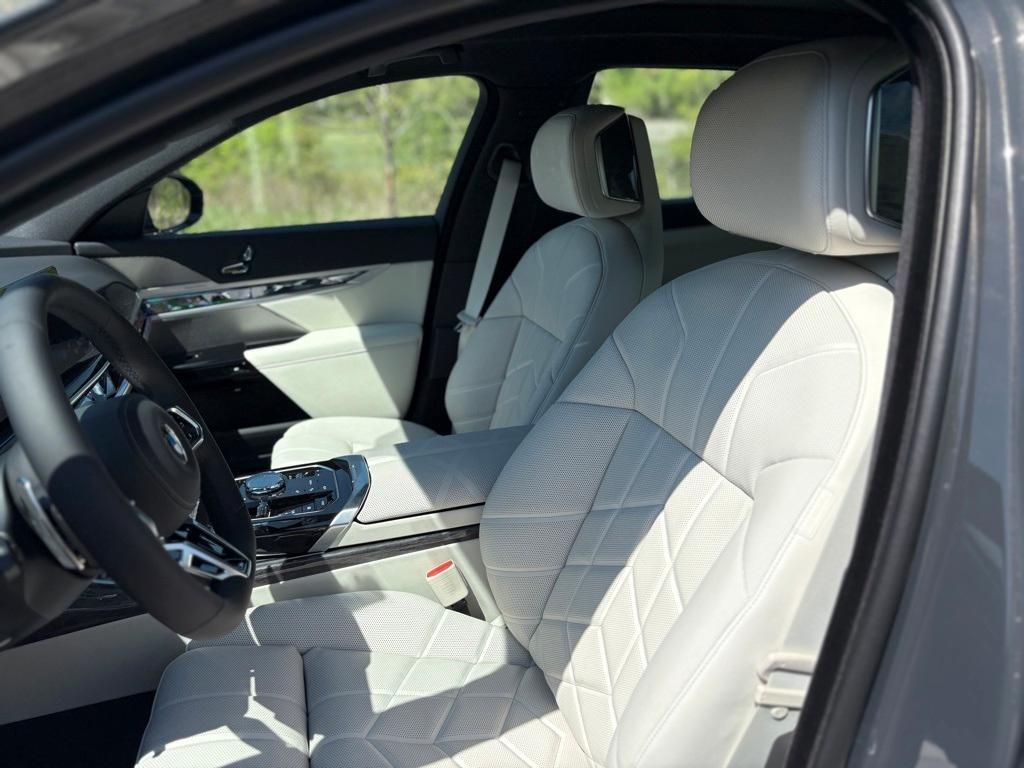 new 2025 BMW 760 car, priced at $133,105
