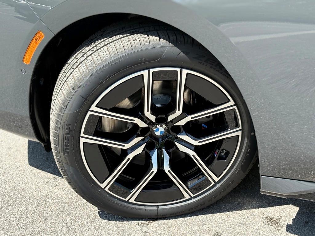 new 2025 BMW 760 car, priced at $133,105