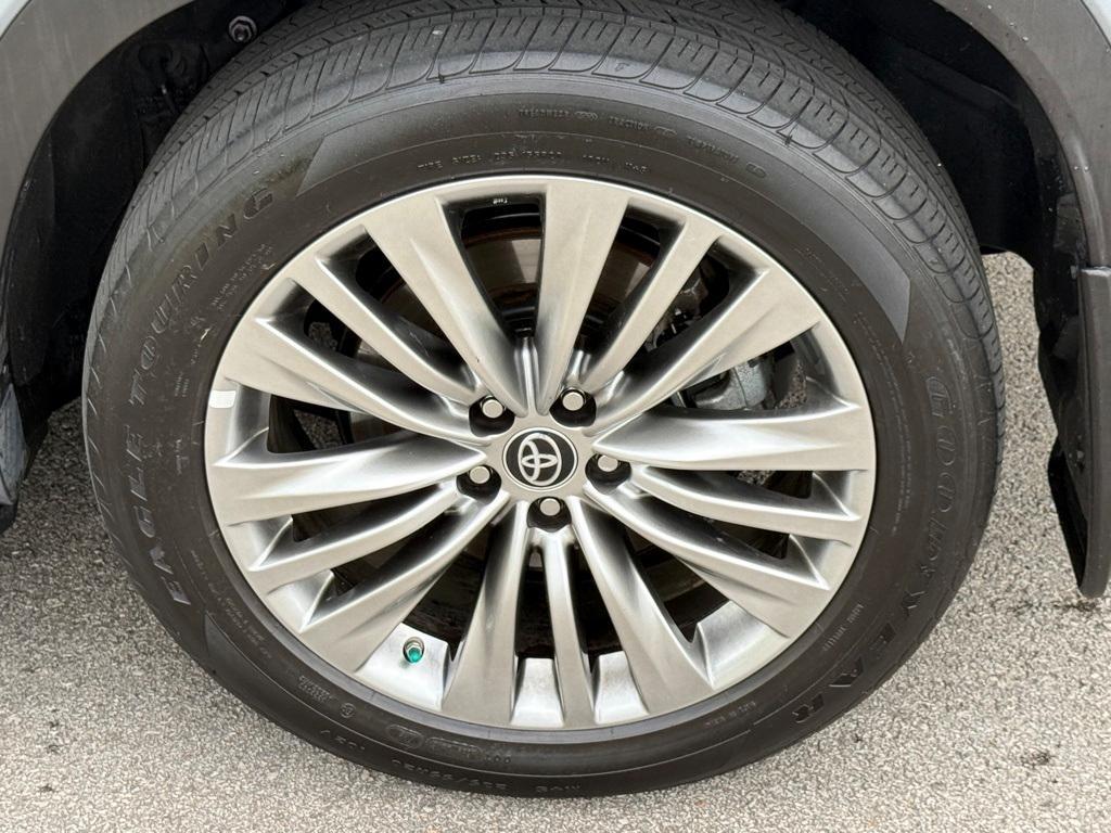 used 2022 Toyota Highlander Hybrid car, priced at $44,099