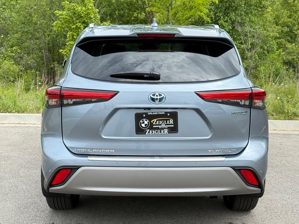 used 2022 Toyota Highlander Hybrid car, priced at $44,099
