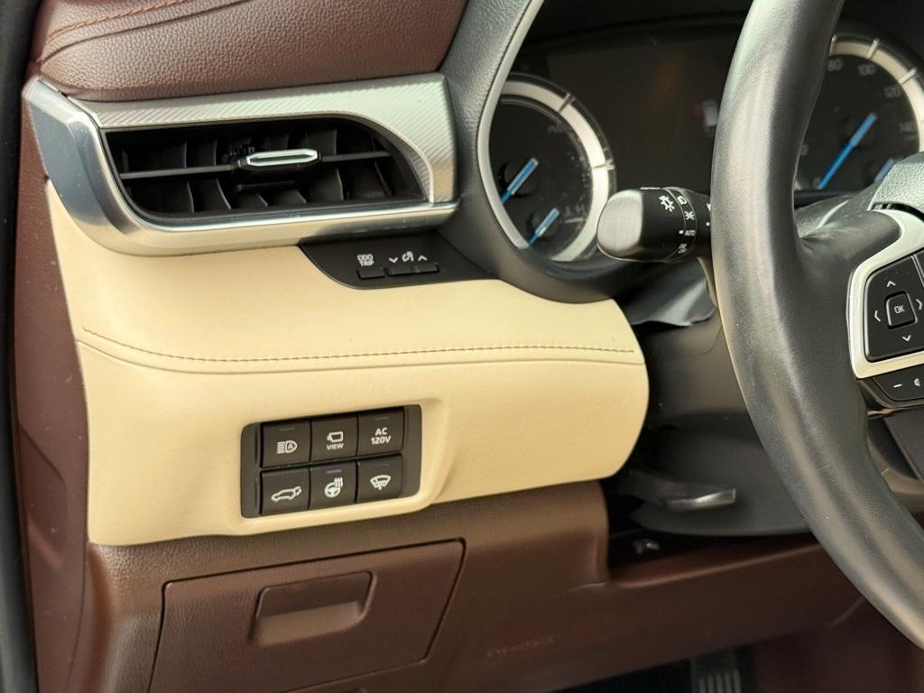 used 2022 Toyota Highlander Hybrid car, priced at $44,099