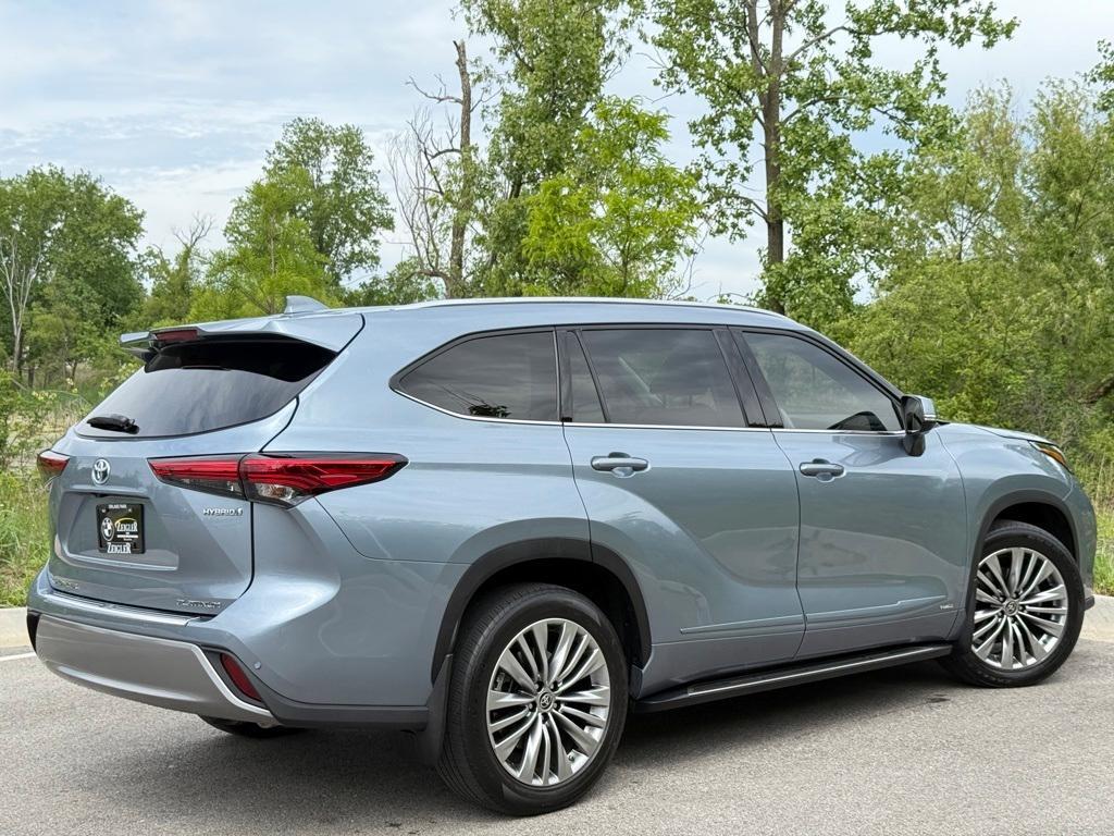 used 2022 Toyota Highlander Hybrid car, priced at $44,099