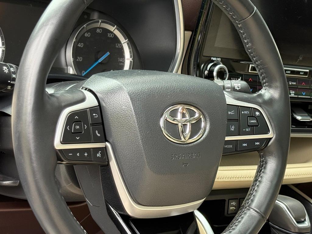used 2022 Toyota Highlander Hybrid car, priced at $44,099