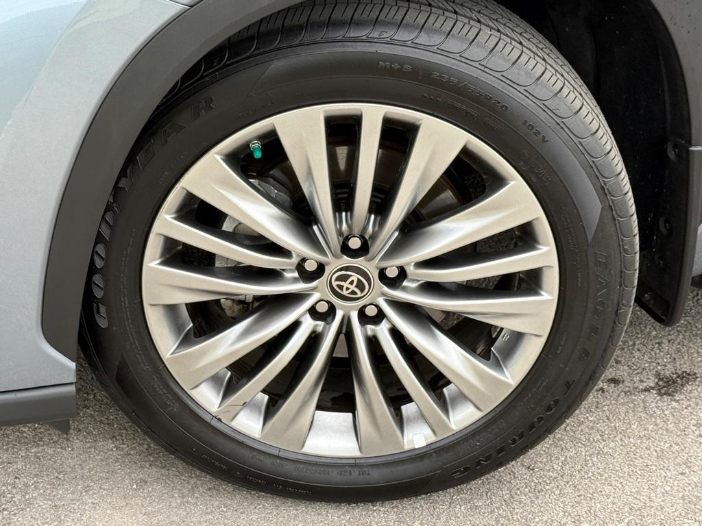 used 2022 Toyota Highlander Hybrid car, priced at $44,099