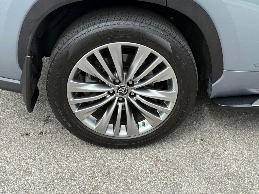 used 2022 Toyota Highlander Hybrid car, priced at $44,099