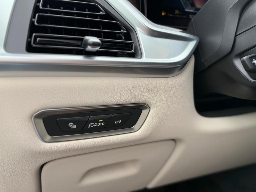 used 2025 BMW X7 car