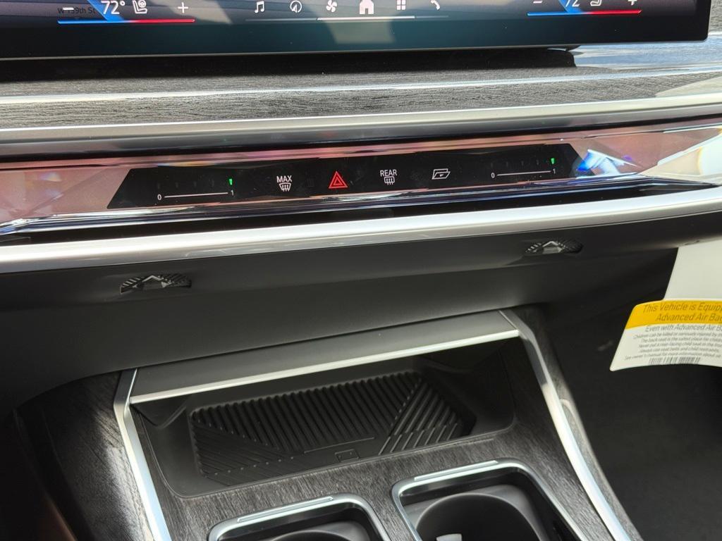 new 2025 BMW 760 car, priced at $126,275