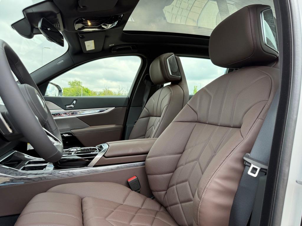 new 2025 BMW 760 car, priced at $126,275