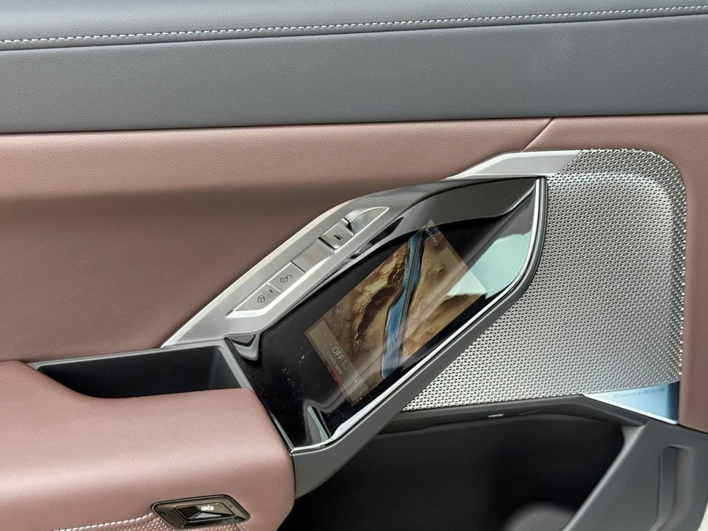 new 2025 BMW 760 car, priced at $126,275