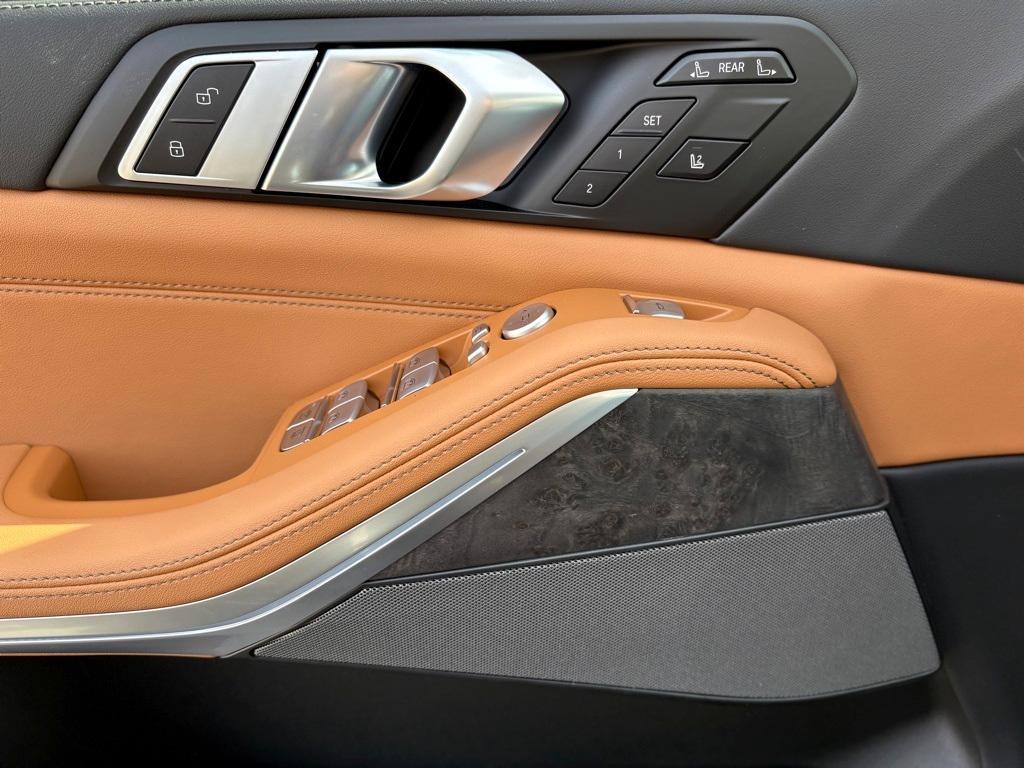 new 2025 BMW X7 car, priced at $89,485