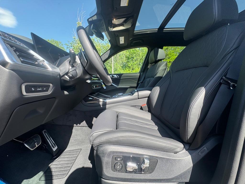 new 2026 BMW X7 car, priced at $115,205