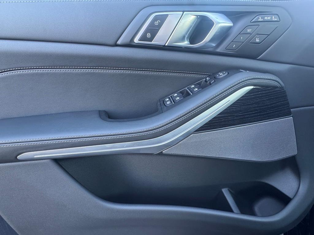 new 2026 BMW X7 car, priced at $115,205