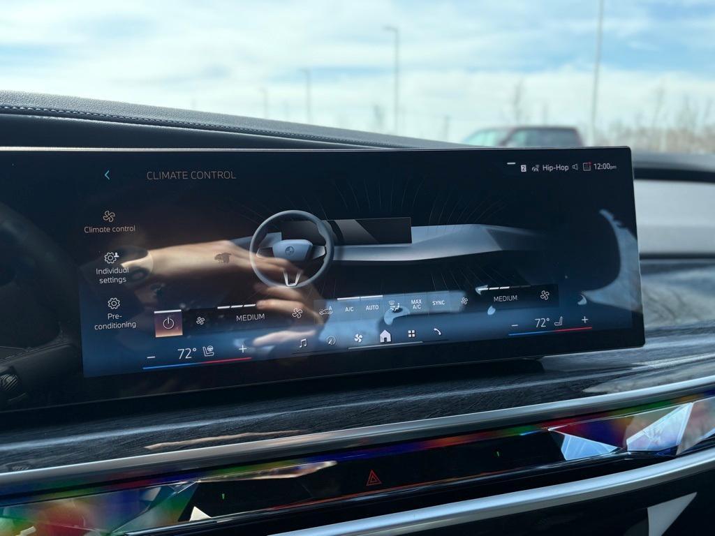 new 2025 BMW i7 car, priced at $127,125