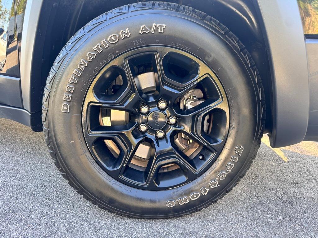 used 2019 Jeep Cherokee car, priced at $18,555