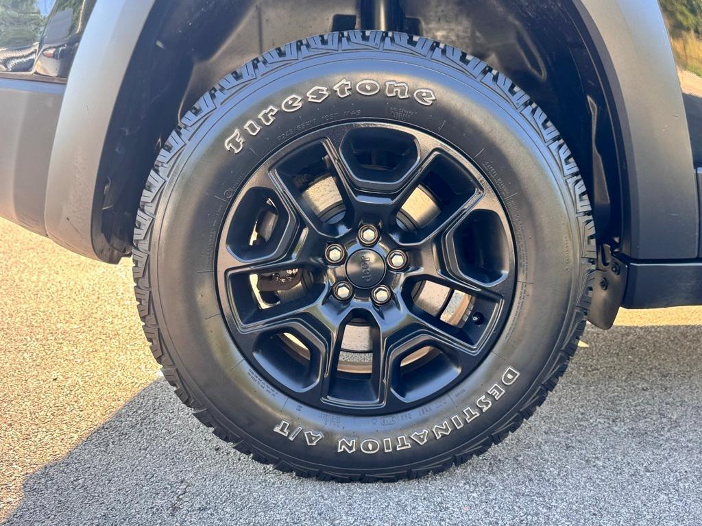 used 2019 Jeep Cherokee car, priced at $18,555