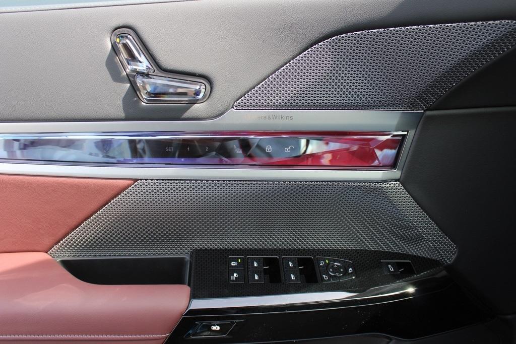 new 2025 BMW 760 car, priced at $129,980