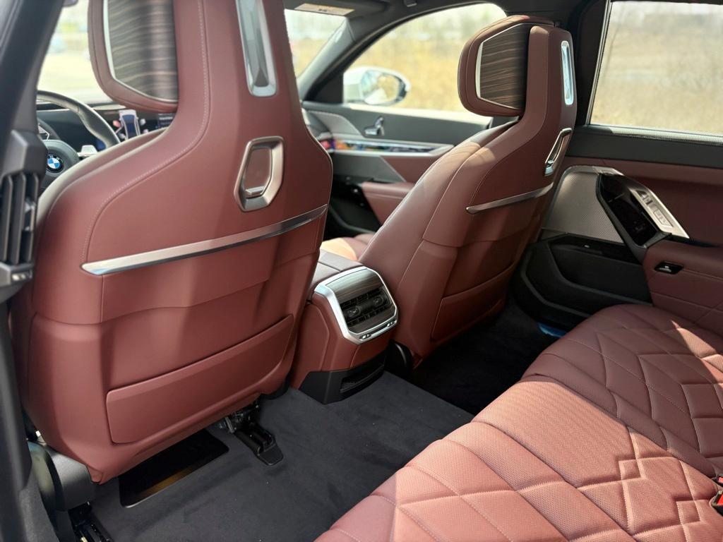 new 2025 BMW 760 car, priced at $134,580