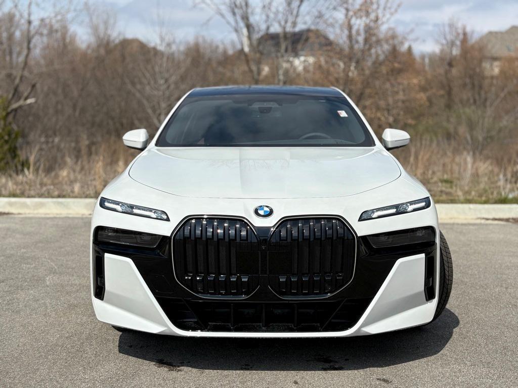 new 2025 BMW 760 car, priced at $134,580
