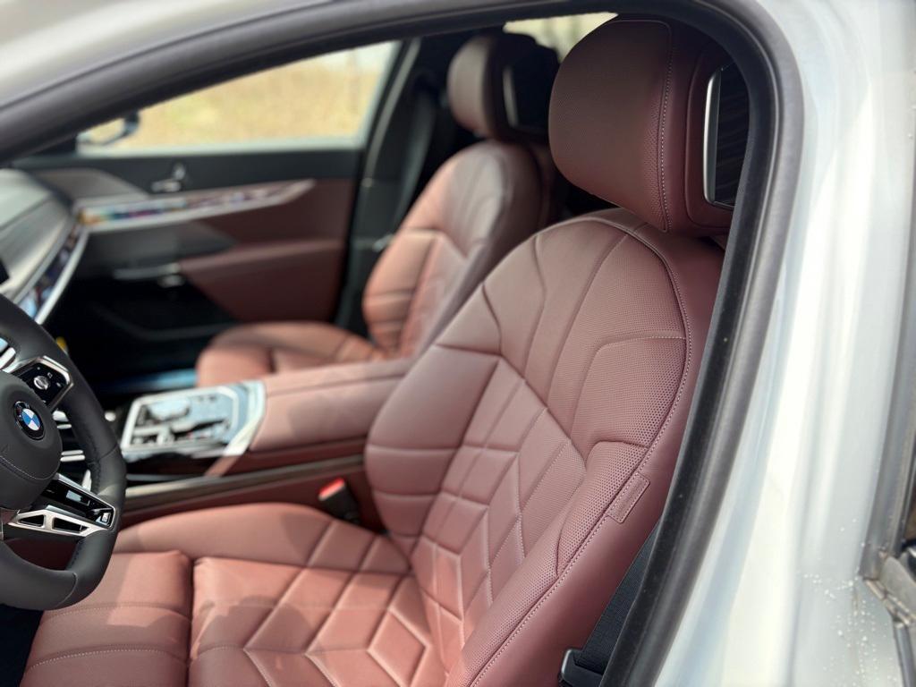 new 2025 BMW 760 car, priced at $134,580