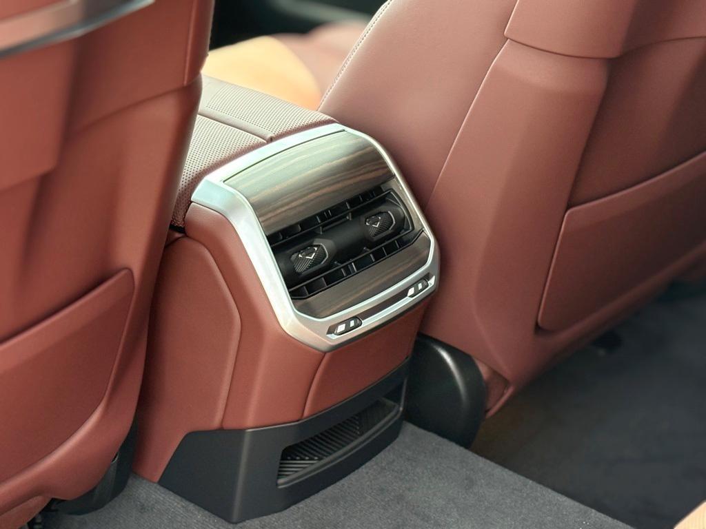 new 2025 BMW 760 car, priced at $134,580