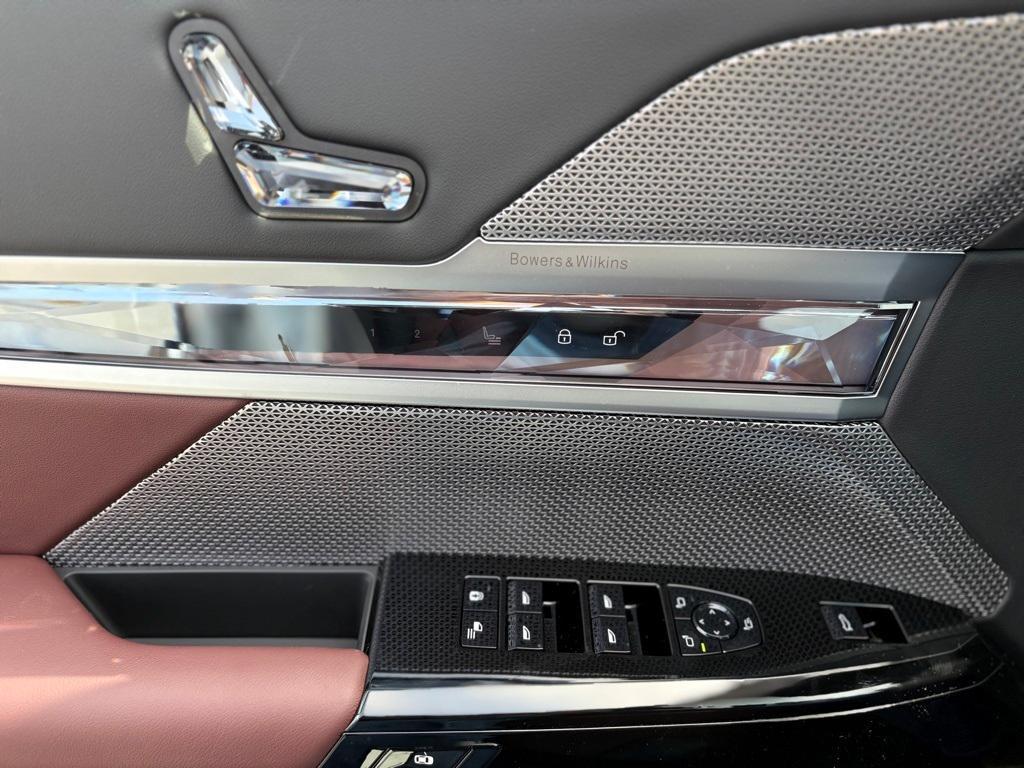 new 2025 BMW 760 car, priced at $134,580