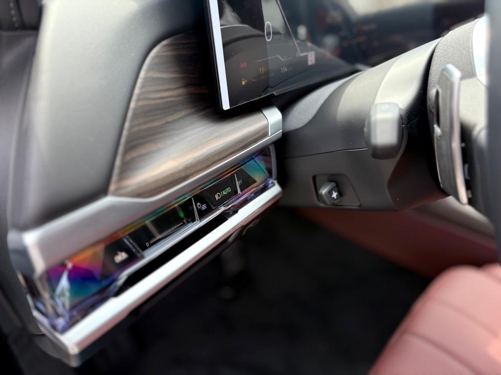 new 2025 BMW 760 car, priced at $134,580