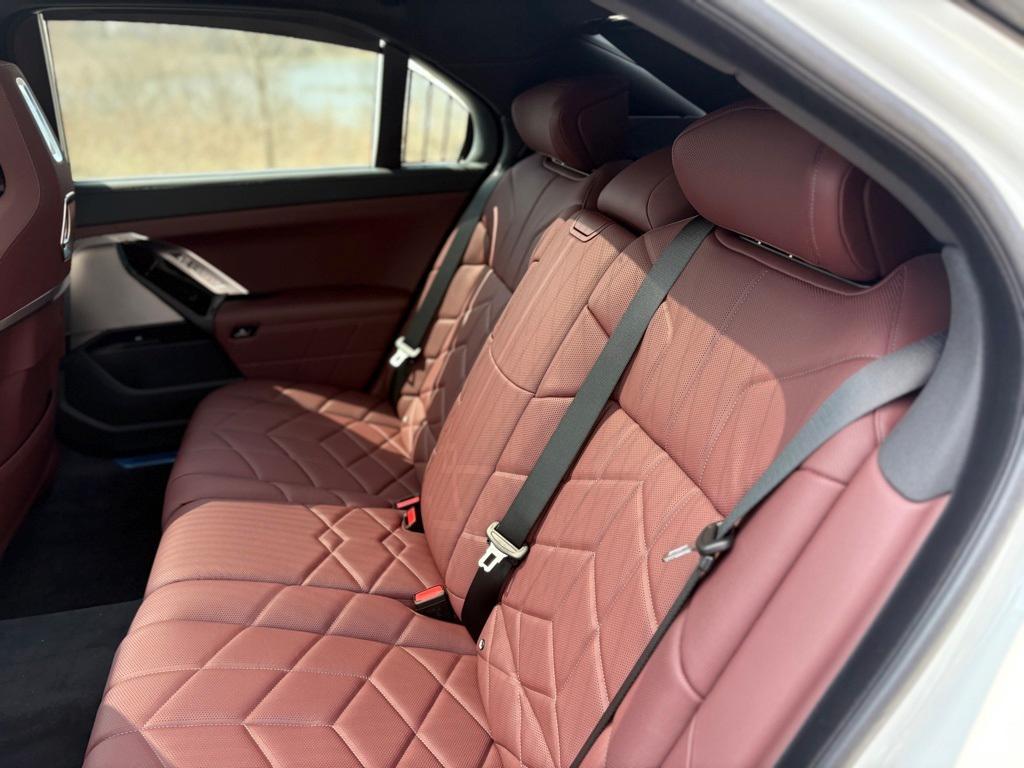 new 2025 BMW 760 car, priced at $134,580