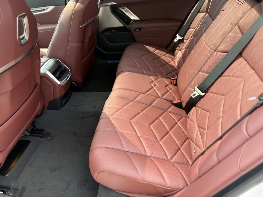 new 2025 BMW 760 car, priced at $134,580